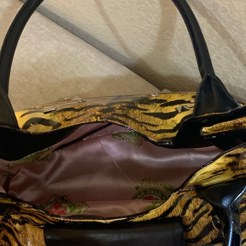 Vintage Charm And Luck Stylish Print HandBag - Picture 6 of 10